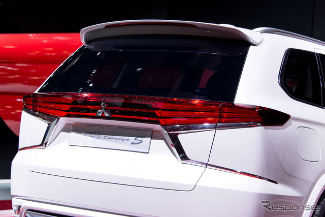 W{(ln)¸܇Outlander PHEV concept-S