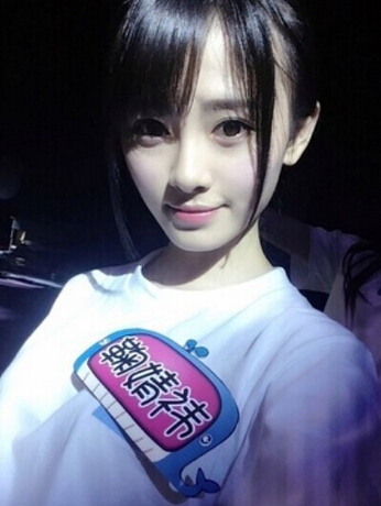 վW(wng)ƱxЇһŮ SNH48溵tZ ˚?q){AKB3