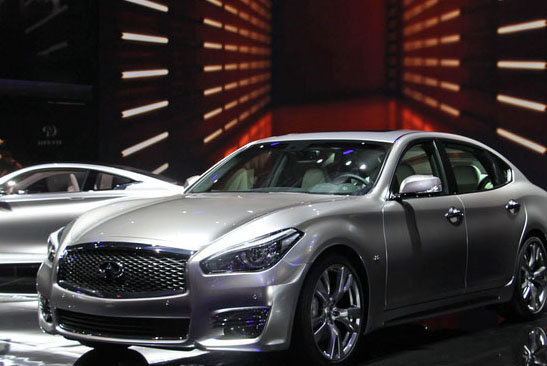 20_(ki)Ļ2015Ϻ܇(ch)չծa(chn)ȫ܇(ch)(ni)ghAеġQ70L Bespoke Edition܇(ch)Q70L Bespoke Edition܇(ch)u҇(gu)ĸ܇(ch)Q80 Inspiration͡Q60 ConceptĺAcµă(ni)ȫϯþ߂俿|ܵĽWpԼܛ⻬˹ĥƤUltrasuedeȣÑ(h)ṩ߼(j)eĳw(yn)^Q60 Concept״βõġArctic aluminum܇(ch)wɫጷŽٰĹͿӌ܇(ch)wͬٱݷǏһKXƷ(li)