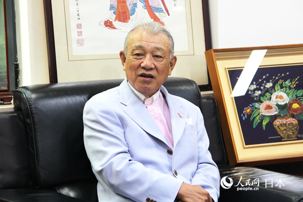 笹川陽(yáng)平正在接受人民網(wǎng)專訪