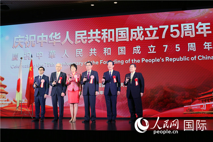 共慶新中國成立75周年。人民網(wǎng) 許可攝