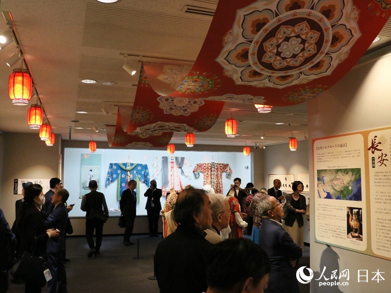 “長安·夜宴——唐朝衣食住展”10日在東京日中友好會館開幕。人民網(wǎng) 許可攝