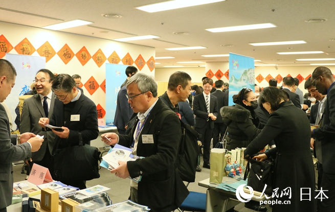 中日文旅從業(yè)者展開熱切交流。人民網 許可攝