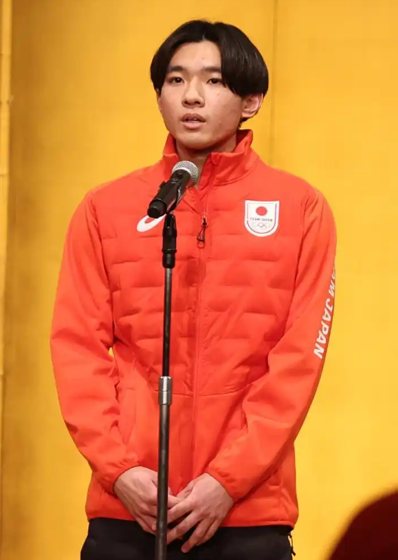 2月4日，日本體育代表團旗手之一、冰壺運動員渡邊陽紀在大會上發(fā)言。當日，哈爾濱亞冬會日本體育代表團成立儀式在東京舉行。新華社記者 賈浩成 攝