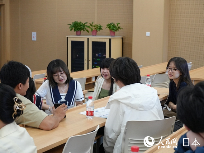 小組討論環(huán)節(jié)。人民網(wǎng) 許可攝