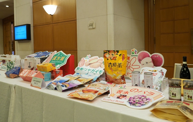 甘肅特色產(chǎn)品展示區(qū)。人民網(wǎng) 許可攝