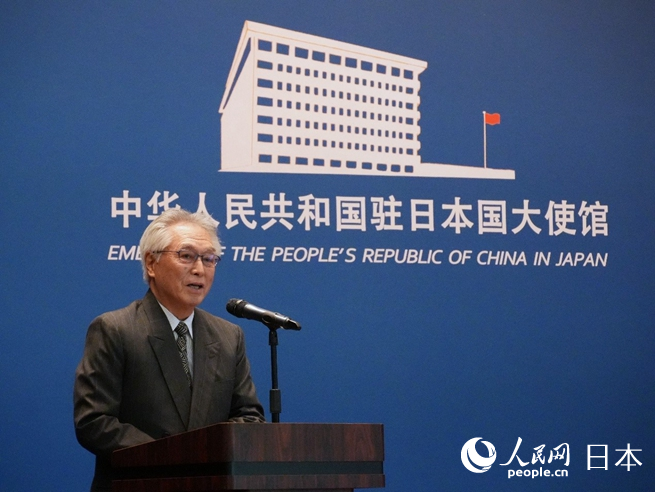 東北亞動(dòng)態(tài)研究會(huì)代表、前日本放送協(xié)會(huì)（NHK）主播木村知義點(diǎn)評(píng)獲獎(jiǎng)作品。人民網(wǎng) 許可攝