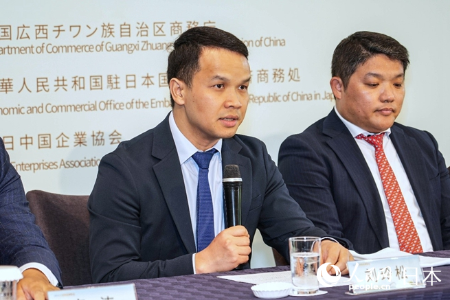 主辦方代表介紹2025年中國廣西商品博覽會暨“桂品出海”日本站等相關(guān)情況。人民網(wǎng) 許可攝