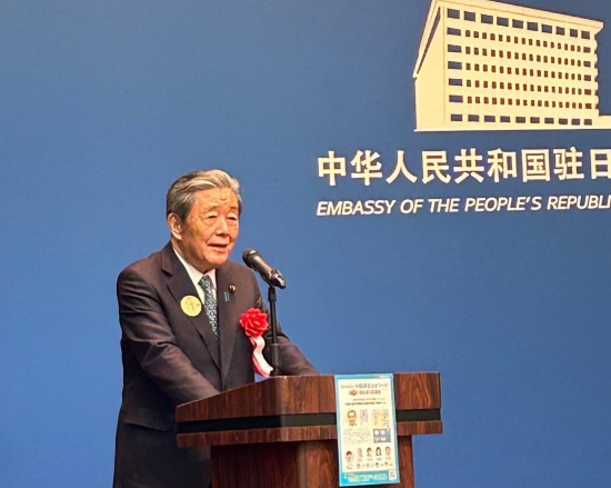 森山裕干事長(zhǎng)致辭。 日本僑報(bào)社供圖