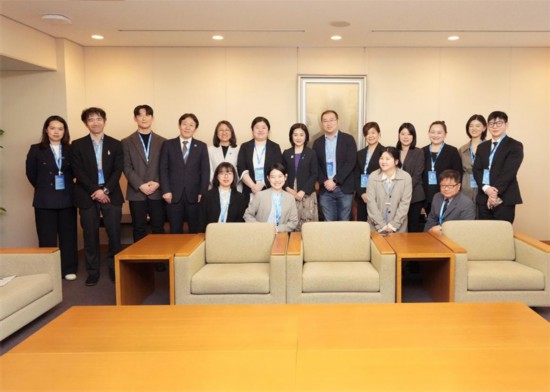 拜會日本外務(wù)省外務(wù)大臣政務(wù)官生稻晃子。中日韓合作秘書處供圖