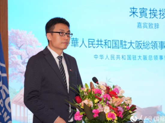 中國駐大阪總領(lǐng)事館副總領(lǐng)事方煒代讀致辭。人民網(wǎng) 許可攝
