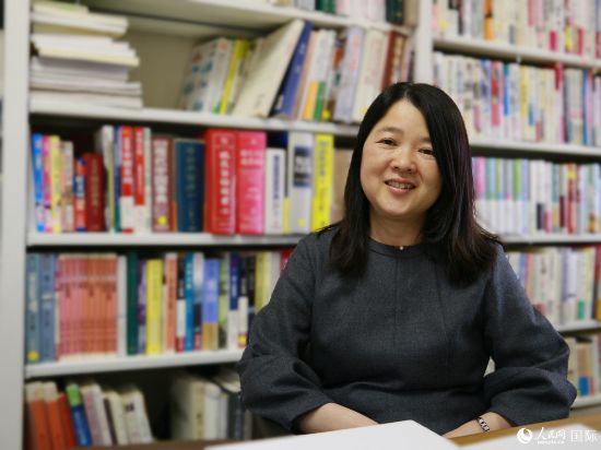 日本明海大學(xué)外國語學(xué)院中文系教授河村昌子接受人民網(wǎng)采訪。人民網(wǎng) 許可攝